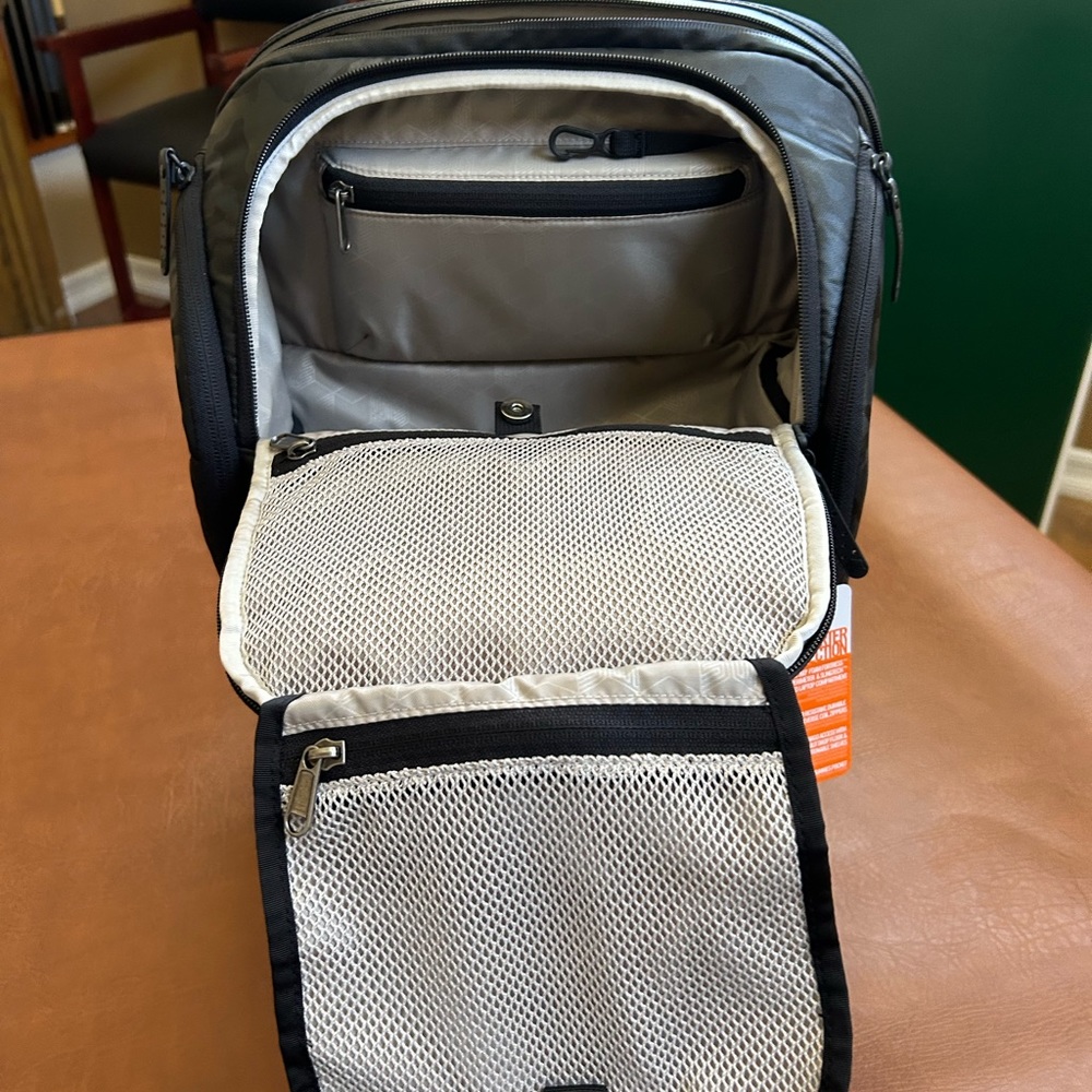The Smarter Backpack - Picture 11 of 11